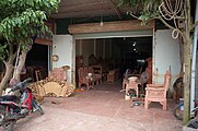 Một cửa hàng trong làng nghề đồ gỗ mỹ nghệ truyền thống thôn Lĩnh Mai, xã Quảng Phú