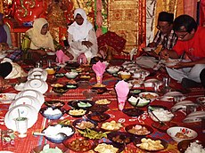 People eating makan bajamba Makan bajamba.jpg