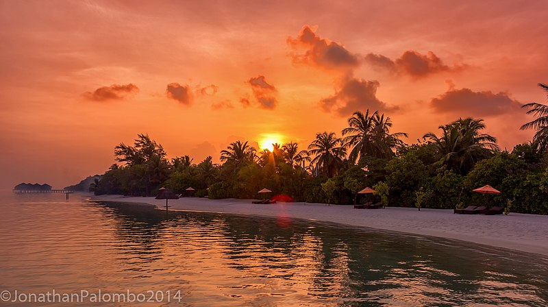 File:Maldives (16240341375).jpg
