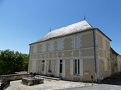 Bâtiment proche de l'église.