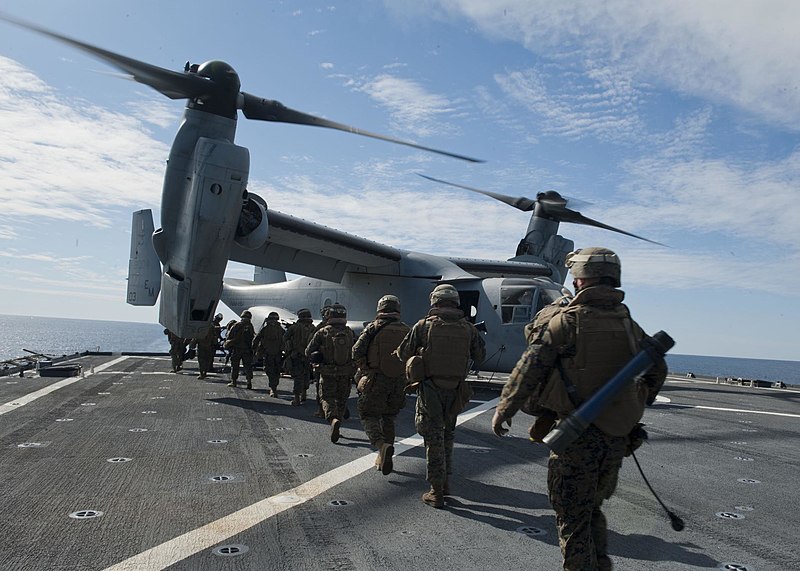 File:Marines prepare to board an Osprey helicopter. (6807752065).jpg