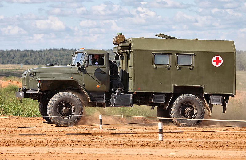 File:Medic Ural-43206 TankBiathlon2013-32.jpg