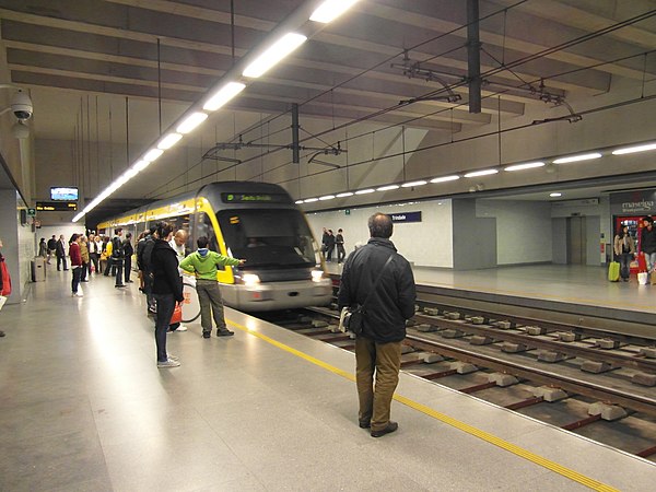 Porto Metro train.