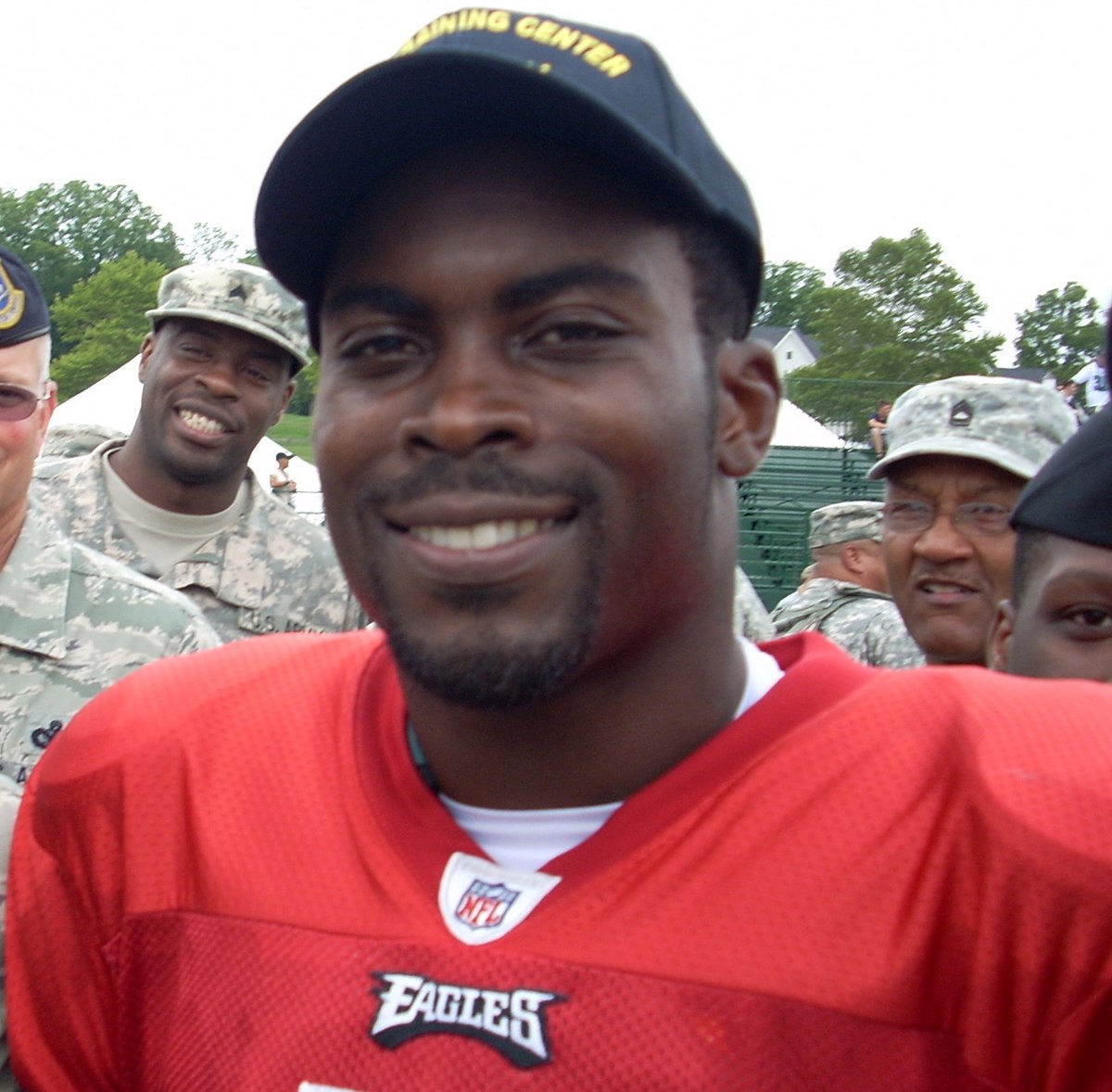 File:Michael Vick, November 2006 (728).jpg - Wikipedia