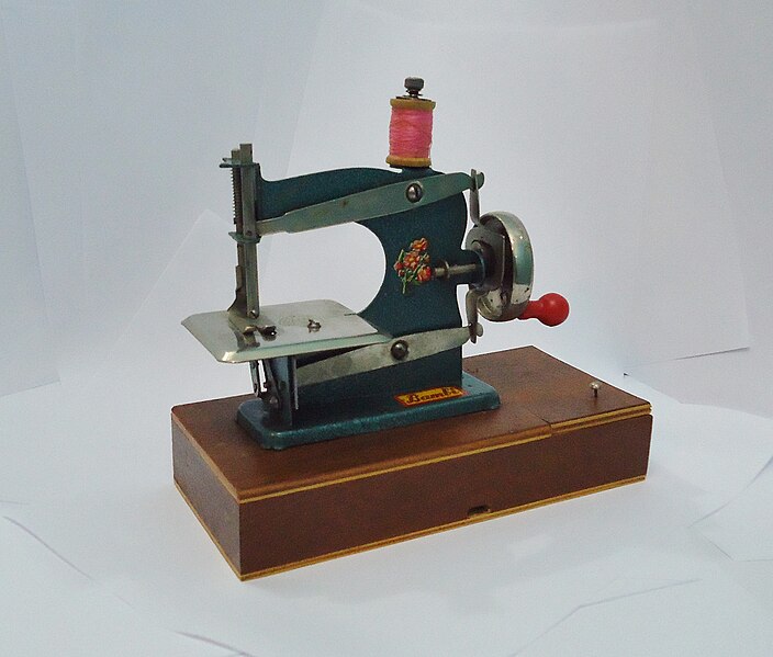 File:Mini sewing machine - 2.JPG