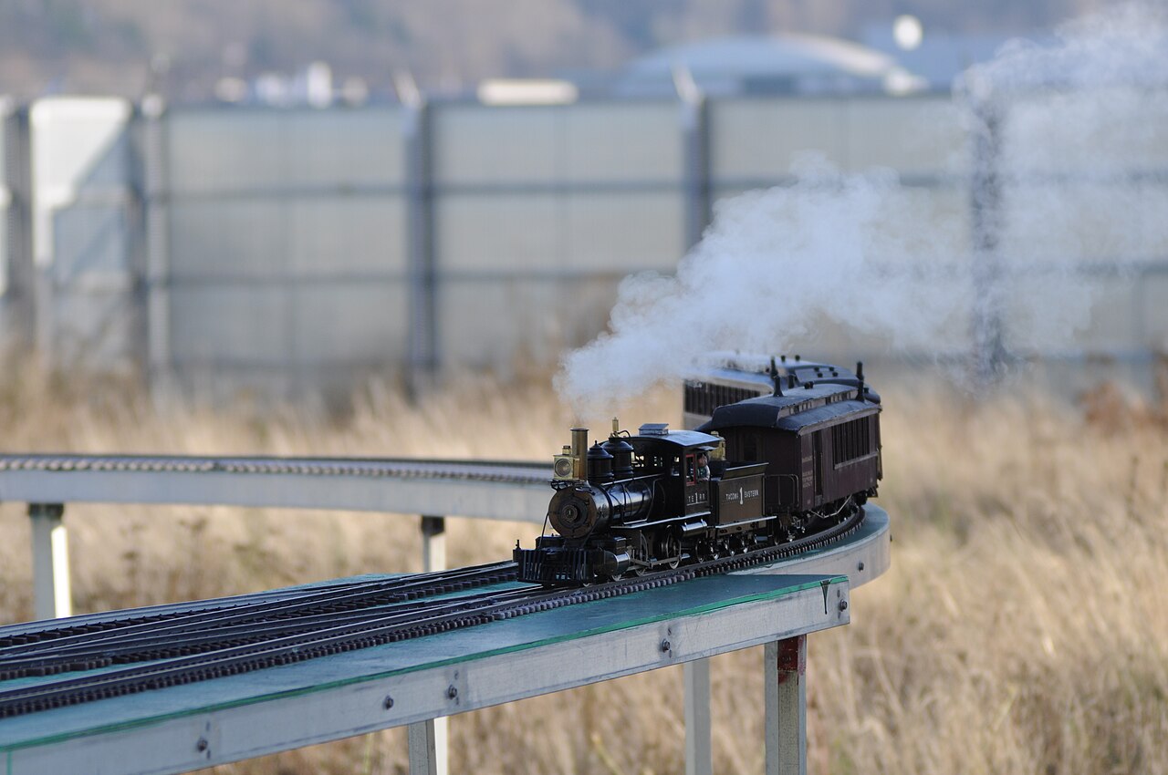 File:Model steam train 02.jpg - Wikimedia Commons