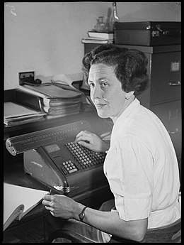 Molly Dive, mulher cientista da CSIRO, 21 de agosto de 1950.jpg