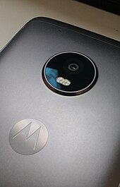 Moto G5 Plus XT1687, showing the camera lens, with a dual-tone flash. Moto G5 Plus sensor lens.jpg