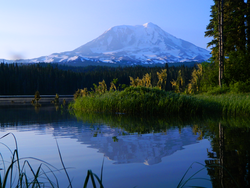 Mount Adams Erken Sabah Yansıması, Takhlakh Lake.png