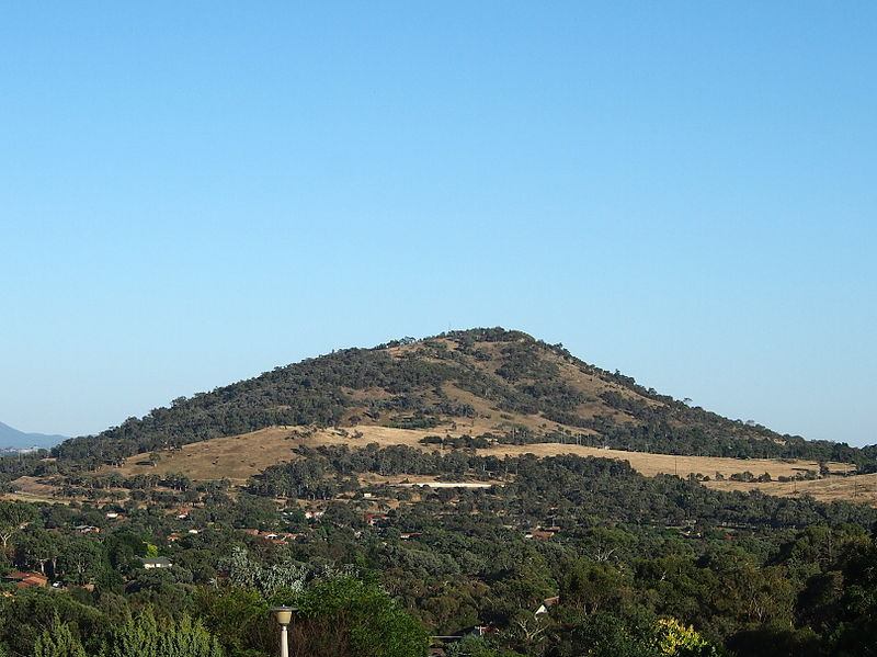 File:Mount Taylor viewed from Wanniassa in January 2013.jpg