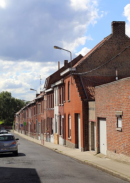 File:Mouscron, Rue du Général Leman J1.jpg