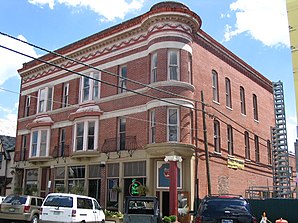 Il Francis T. Roots Building (1890), classificato come storico dalla NRHP