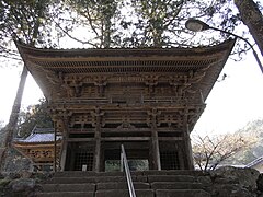 A middle rank, three-bay sanmon at Myōtsū-ji