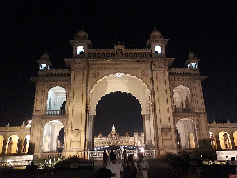 File:Mysore palace at night 04.jpg