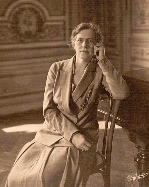 Glass studied in Paris with music instructor Nadia Boulanger