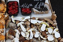Белые грибы на рынке в Вене (Австрия)