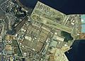 日産自動車追浜工場（横須賀市）付近の空中写真。（1983年撮影）