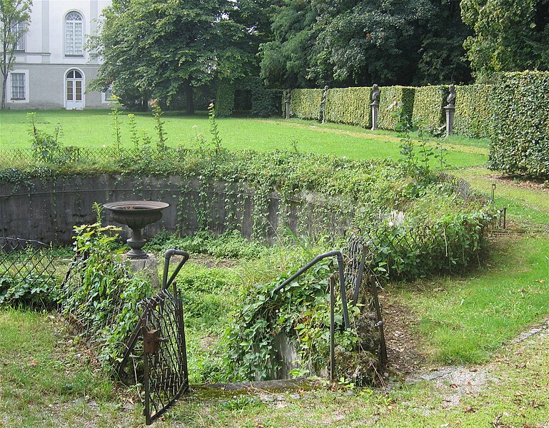 File:Nymphenburg-Noerdlicher Kabinettsgarten-1.jpg