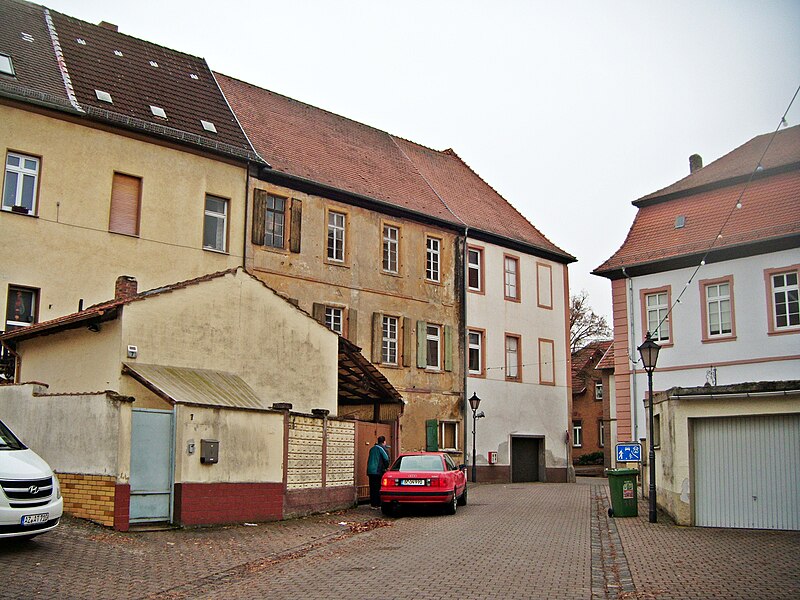 File:Oberflörsheim Komturei und Schaffnerei.jpg