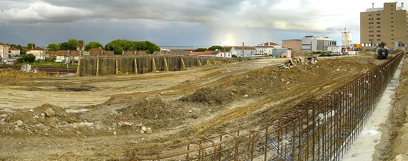 File:Obras de alargamento da linha junto a Braço de Prata3.jpg