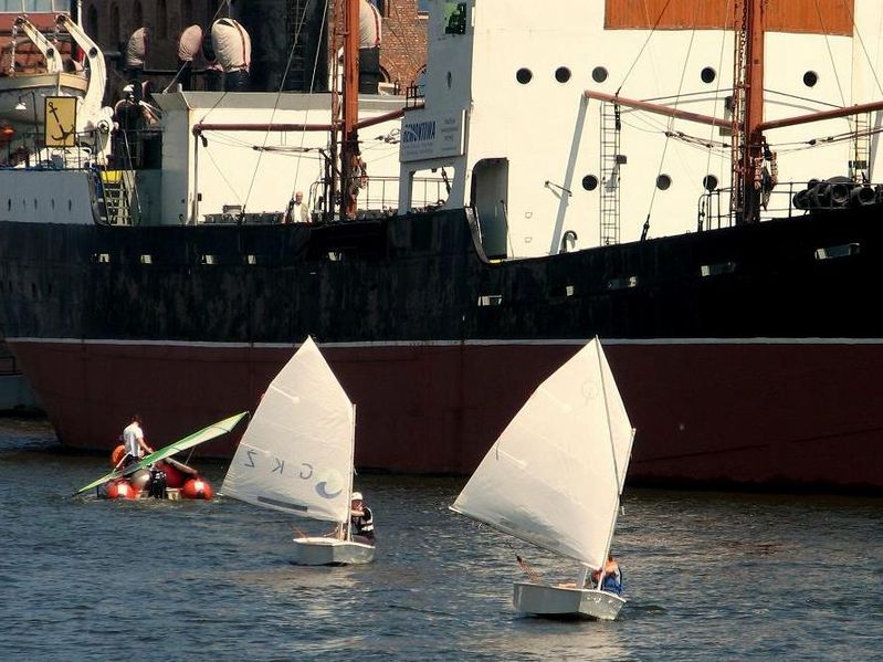 File:Official opening of the sailing season and yacht parade on Motława during III World Gdańsk Reunion - 07.jpg