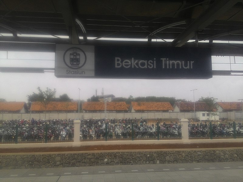 File:Papan Nama Stasiun Bekasi Timur Terbaru 2017.jpg