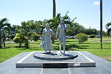 Statue named Baba en Maai commemorating the arrival of first Indian couple in Suriname Paramaribo - Kleine Combeweg - Baba en Mai 20160922.jpg