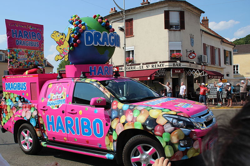 File:Passage de la caravane du Tour de France 2013 à Saint-Rémy-lès-Chevreuse 040.jpg