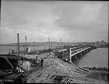 The Third Causeway Bridge under construction Perthcurrentcausewayconlk2.jpg