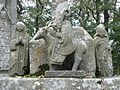 Calvaire de la chapelle : statues de la Vierge, Saint-Théleau et un saint évêque.