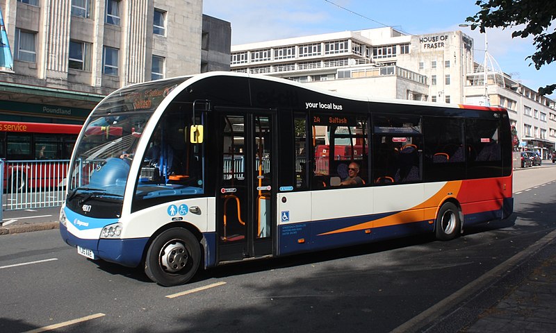 File:Plymouth - Stagecoach 48017 (YJ15AAE) on Royal Parade.JPG