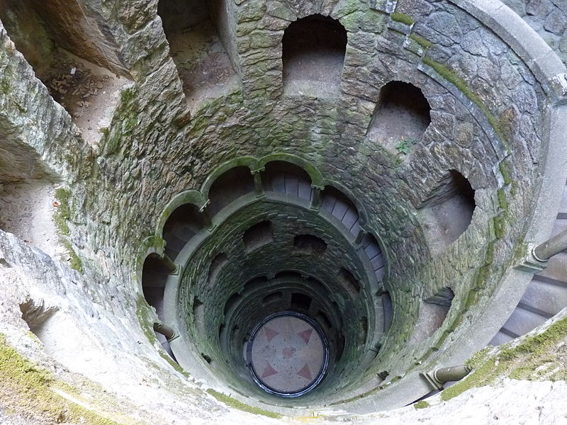 File:Poço Quinta da Regaleira.jpg