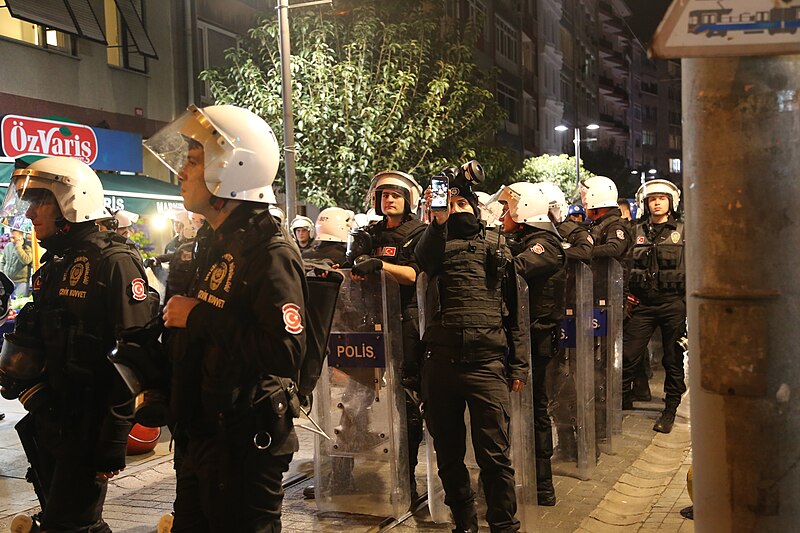 File:Police at a protest on General Asım Gündüz Cd, Kadıköy, Istanbul 3.jpg