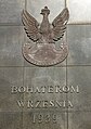 Pomnik Bohaterom Września 1939 (Suwałki) – mosiężny orzeł w koronie i inskrypcja