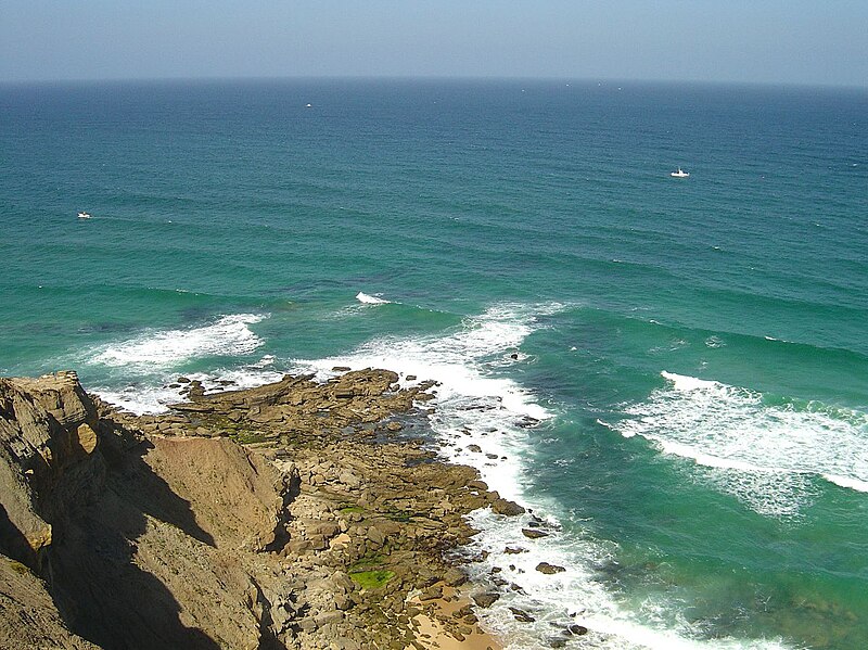 File:Praia da Corva - Portugal (1759017806).jpg