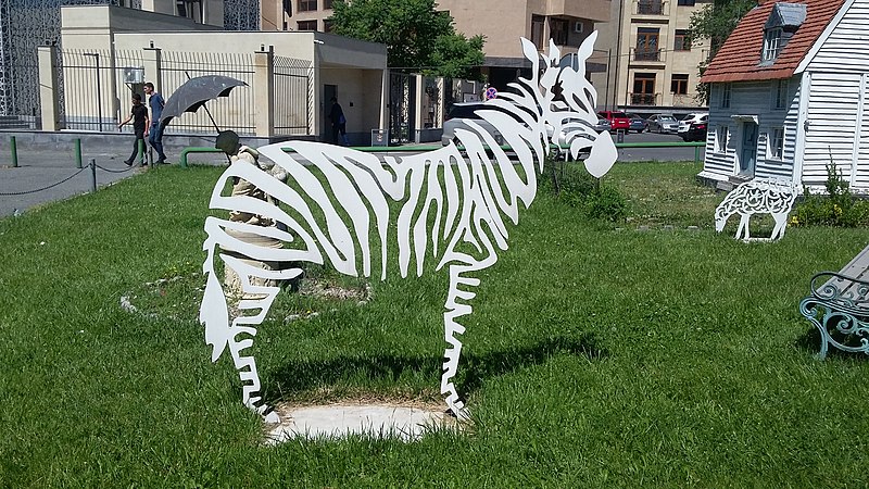 File:Public art in Cascade, Yerevan 10.jpg