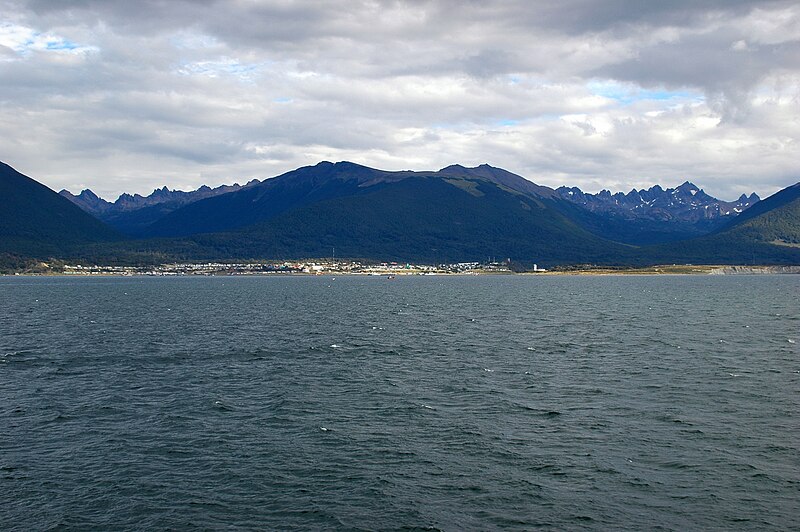 File:Puerto Williams.jpg