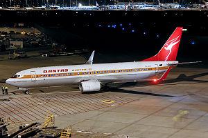 Qantas Boeing 737-800 (VH-XZP) at Perth Airport.jpg