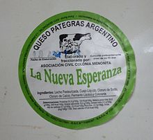 A wheel of cheese made by the Mennonites from La Nueva Esperanza. Queso menonita Guatrache.JPG