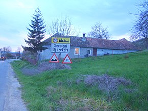 Intrarea în satul Secuieni