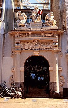 The Rasphuis gate today, with sculpture dating from 1663 Rasphuis.jpg