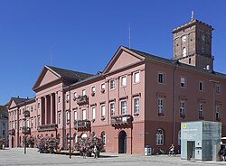 Das Karlsruher Rathaus im Sommer 2022