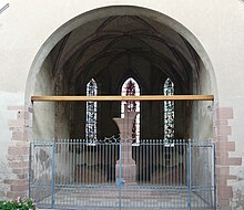 Chœur gothique, vestige de l'ancienne église du XVIe siècle détruite lors des combats de décembre 1944.