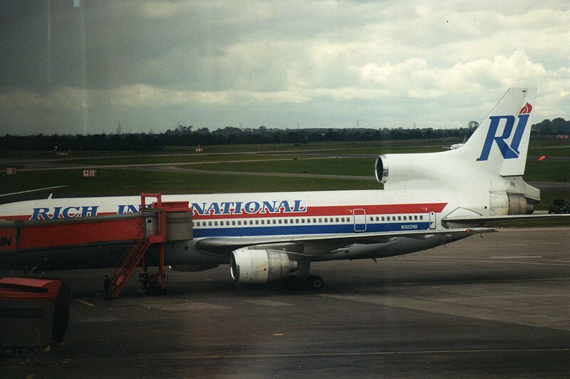 File:Rich International Airways (N302MB), Dublin Airport, June 1996.jpg