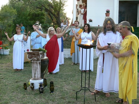 File:Ritual at Thessaloniki Hellen temple.png