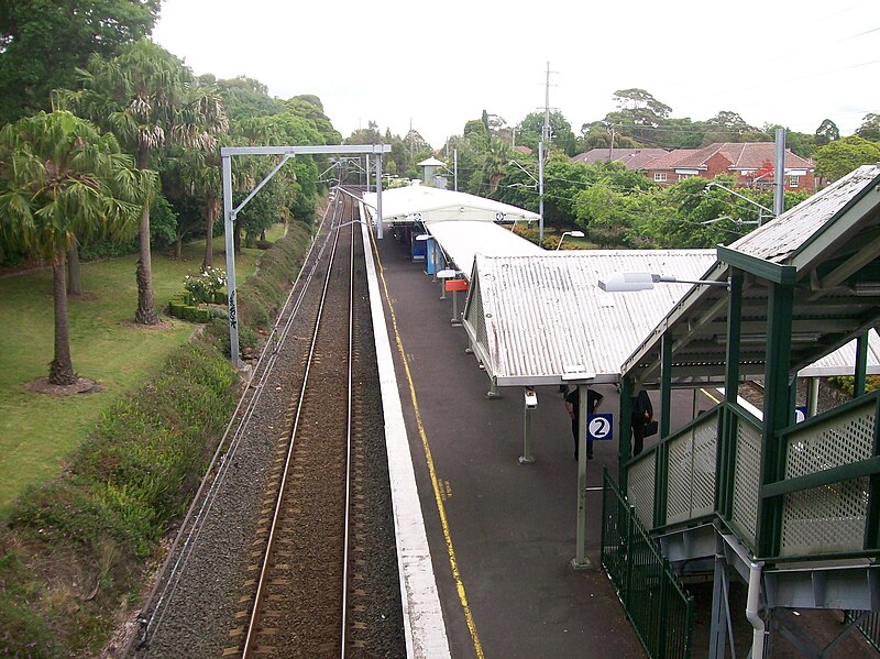 File:Roseville railway station platform 2 from footbridge.JPG
