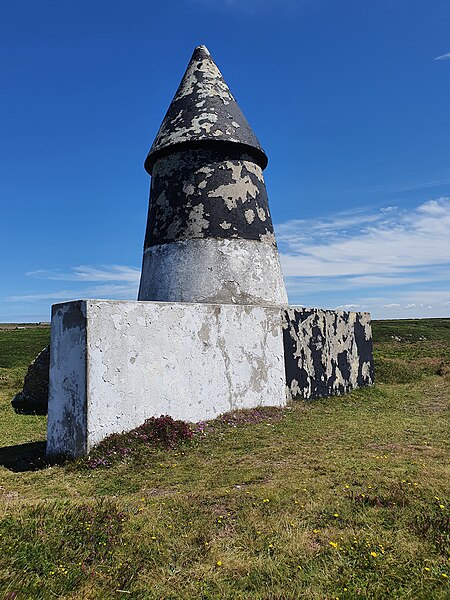 File:Runnel Stone Navigational Aid (2).jpg