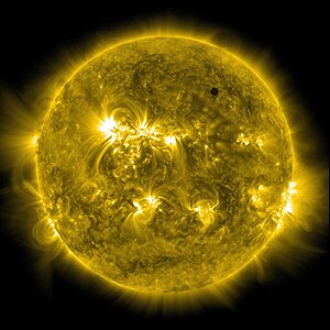 მზე: მახასიათებლები, ქიმიური შედგენილობა, მზის ციკლები