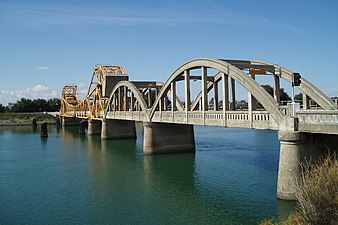 Isleton bridge (69 m luz máxima)