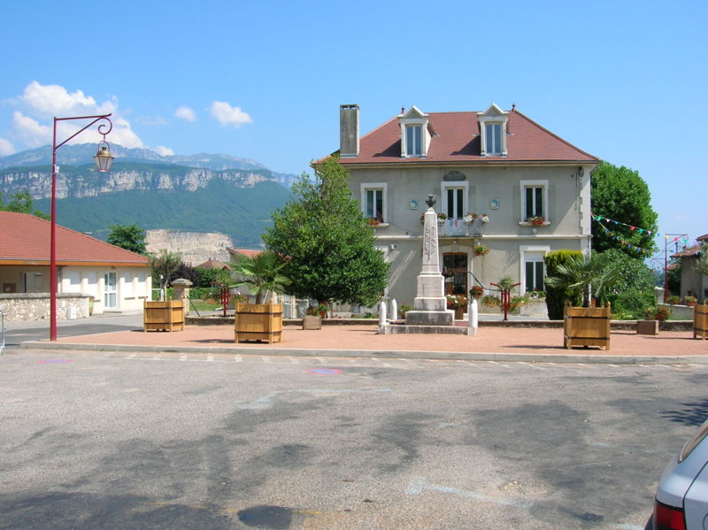 File:Saint-Jean-de-Moirans mairie.JPG